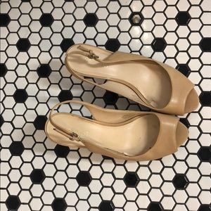 Nine West Cinema style sling back heels in tan.